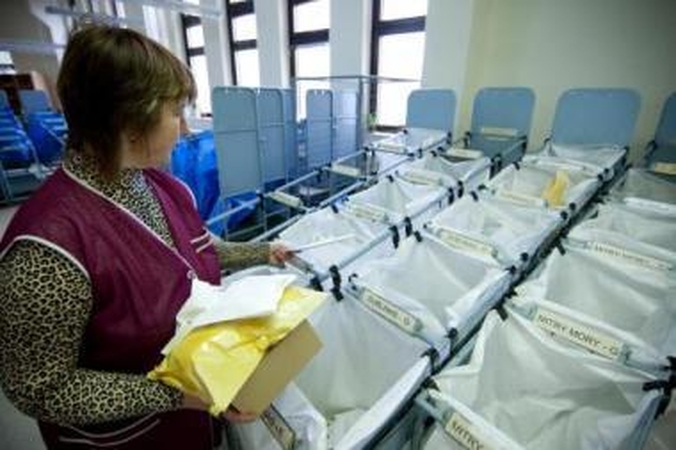 Sugriuvo: Lietuvos paštas ketino su Ūkio banku teikti licencijuotas finansinės veiklos paslaugas, bet kol kas valstybės įmonei teks tęsti įprastą veiklą.