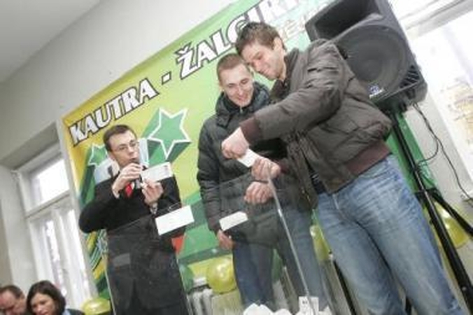 Žalgiriečiai tapo loterijos vedėjais