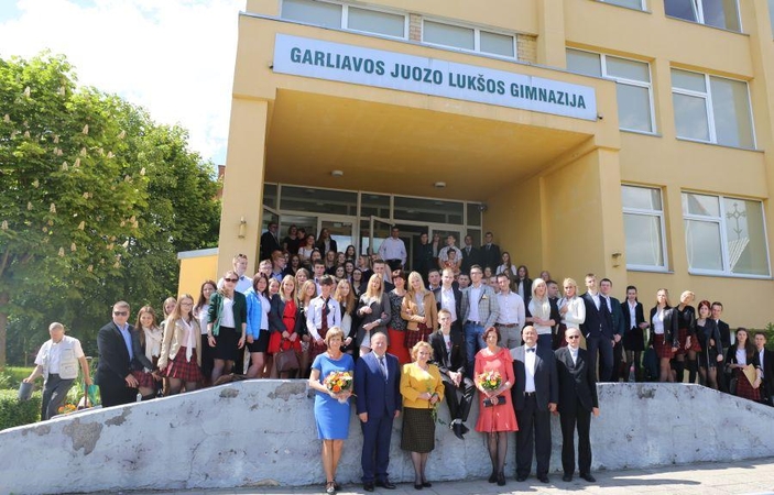 J. Lukšos gimnazija išlydėjo didžiausią abiturientų laidą