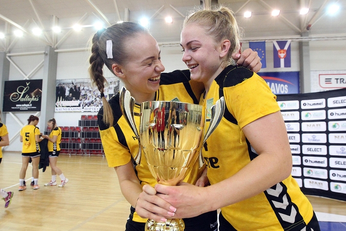 Žalgirietės atsirevanšavo Garliavos rankininkėms