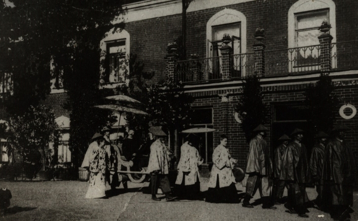 B. J. Tiškevičiaus įvesdinimo į Raudondvario dvarą ceremonija, 1903 m. Raudondvaris.