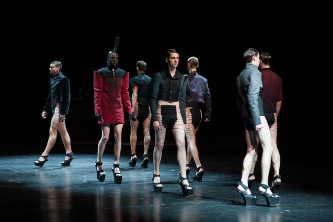 Kauno dramos teatre – vyrai su aukštakulniais