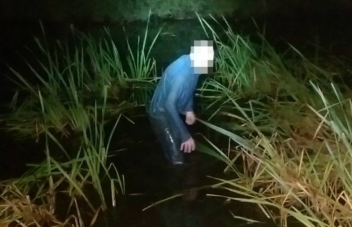 Nuo pasieniečių slėpęsis baltarusis valandą mirko kūdroje