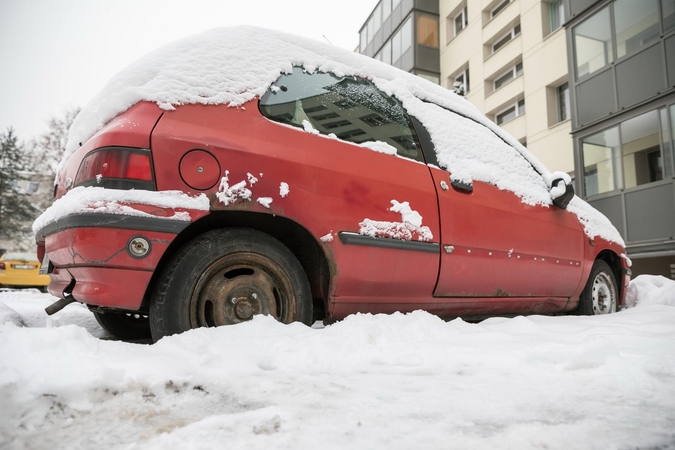 Vilnius atsikrato kiemuose riogsančių apleistų automobilių