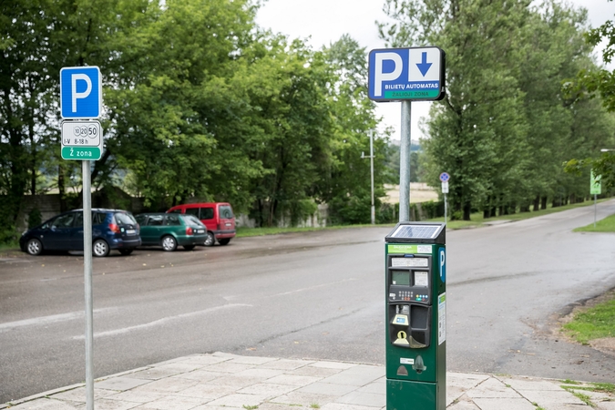 Už automobilio stovėjimą Vingio parke teks krapštyti pinigėlius