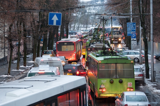 Dėl gatvės remonto sustojo eismas I. Kanto gatvėje
