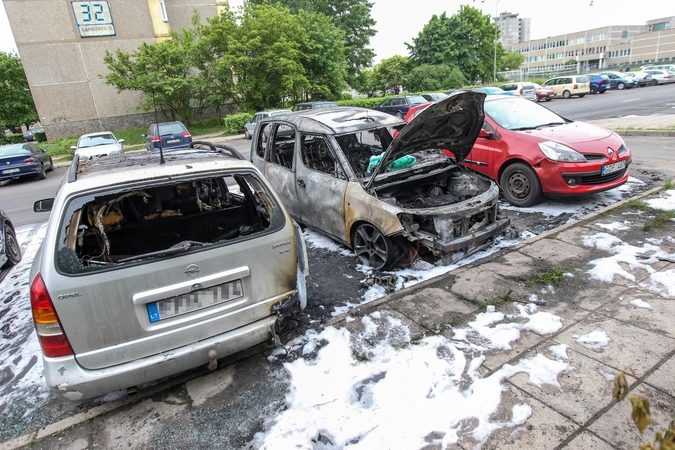 Naktį Šilainiuose supleškėjo du automobiliai