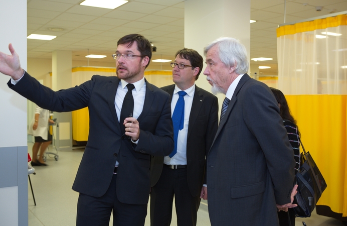 CERN vadovas įvertino ir Kauno klinikas